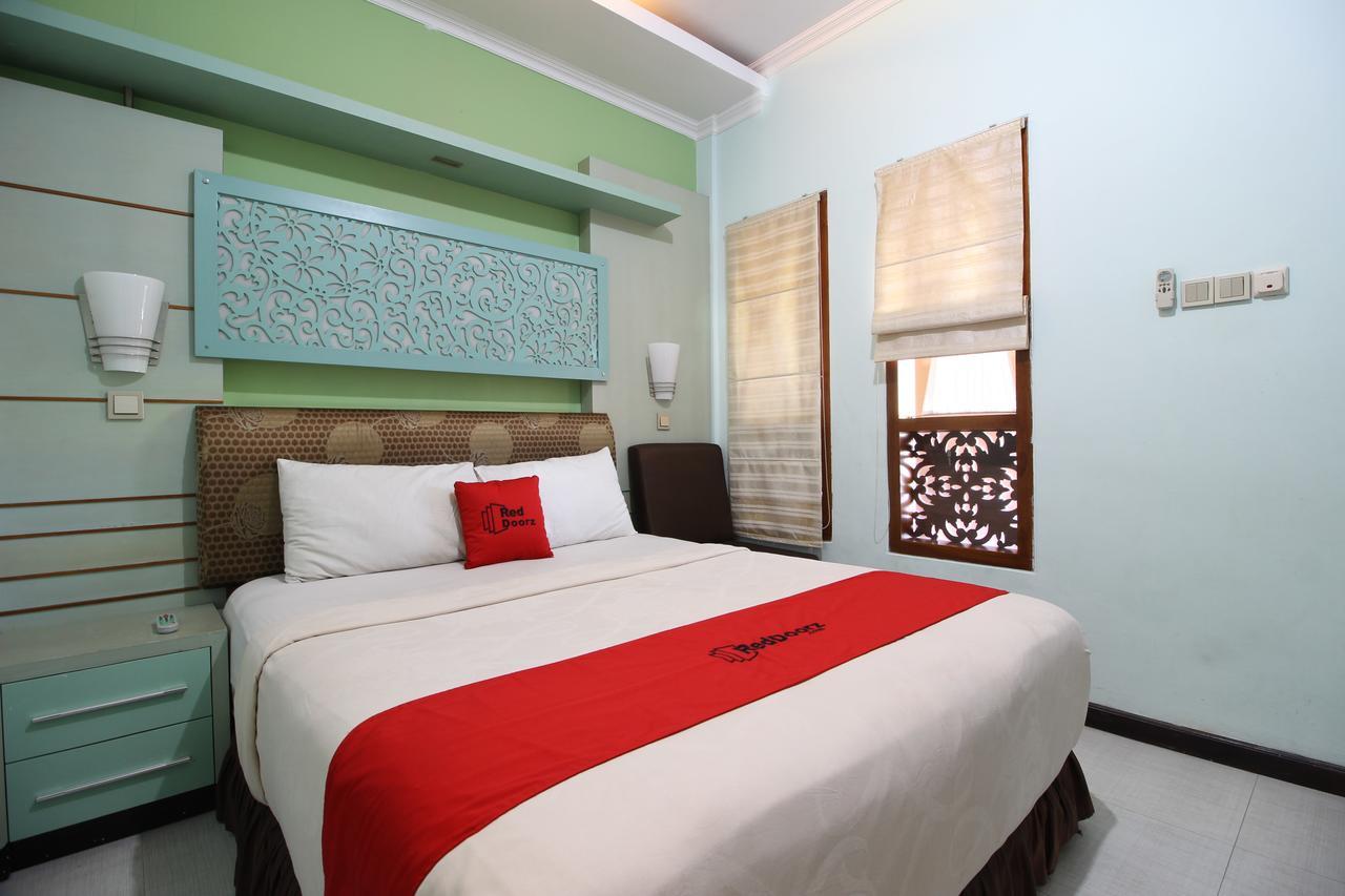 Reddoorz Plus Near Tugu Jogja 2 Джок'якарта Екстер'єр фото
